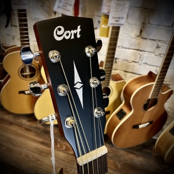 Электроакустическая гитара Cort SFX-ME-OP